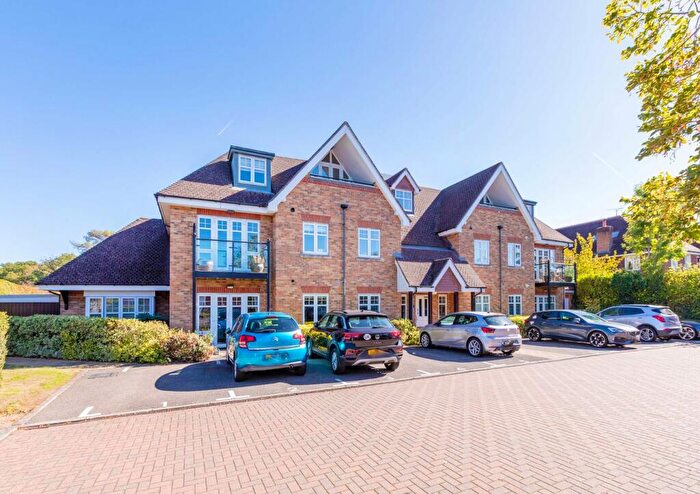 2 Bedroom Flat For Sale In Shoppenhangers Road, Maidenhead, SL6