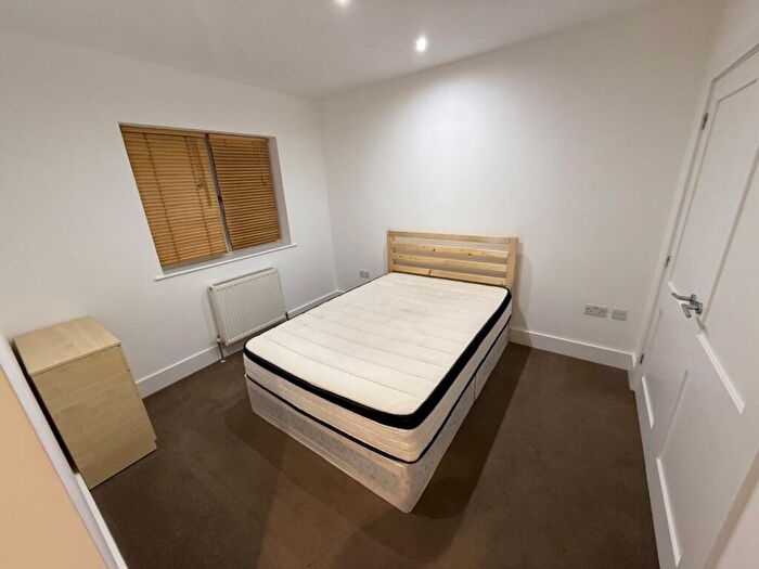 2 Bedroom Apartment To Rent In Gordon Heights, Stratford, E15