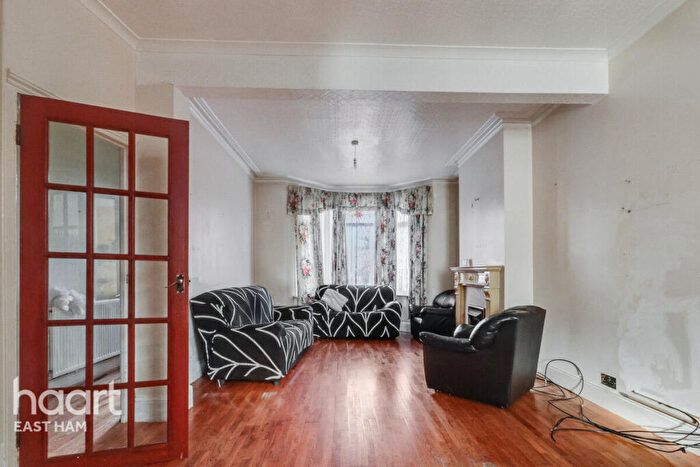 3 Bedroom Terraced House For Sale In Dersingham Avenue, London, E12