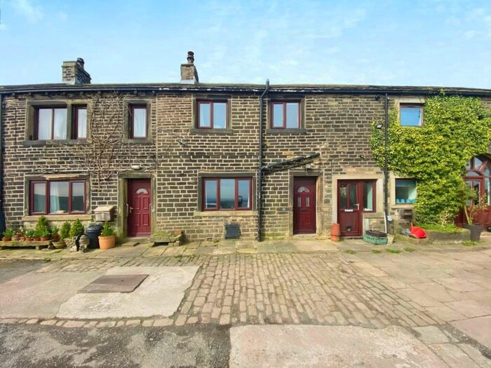 3 Bedroom Terraced House To Rent In Marsden Gate, Stainland, Halifax, HX4