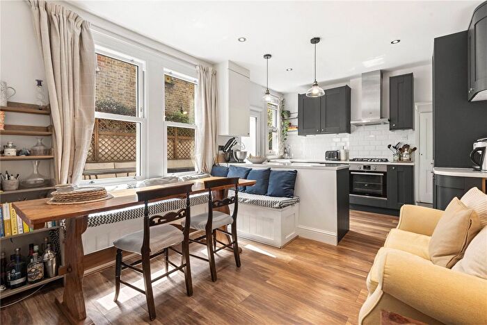 2 Bedroom Flat For Sale In North Street, London, SW4