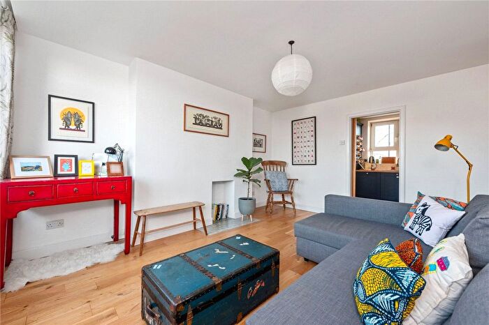 2 Bedroom Flat To Rent In Albion Road, London, N16