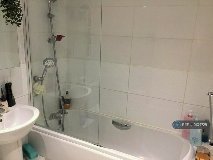 2 Bedroom Flat To Rent In Chopin Mews, Swindon, SN25