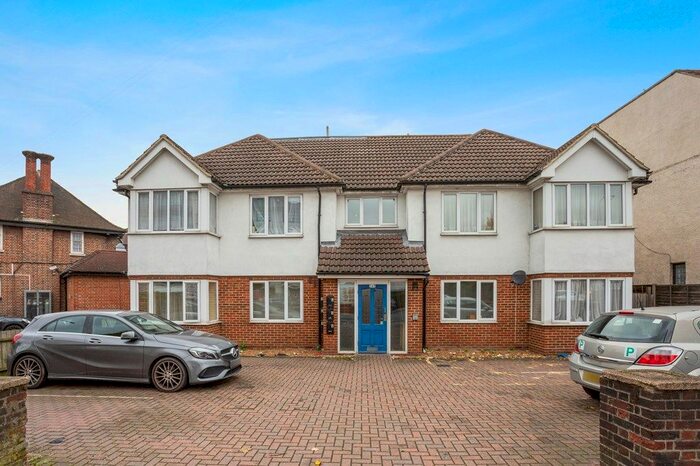 2 Bedroom Flat To Rent In Whalebone Lane North, Chadwell Heath, Romford RM6