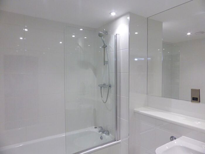 2 Bedroom Apartment To Rent In Cawthorne House -, P14