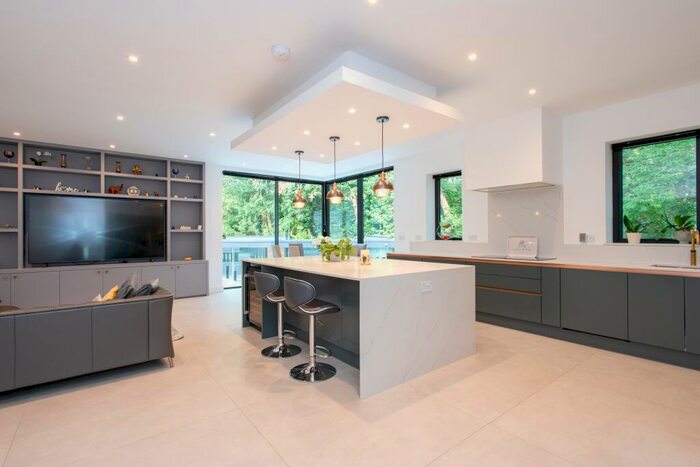 7 Bedroom Detached House To Rent In Shirley Hill, CR0