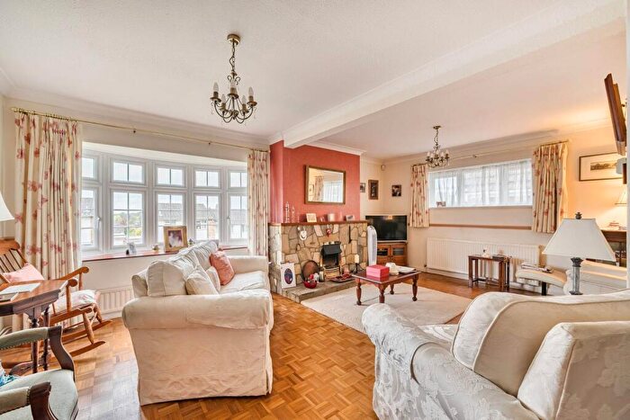 3 Bedroom Detached House For Sale In Broadacres, Guildford, GU3