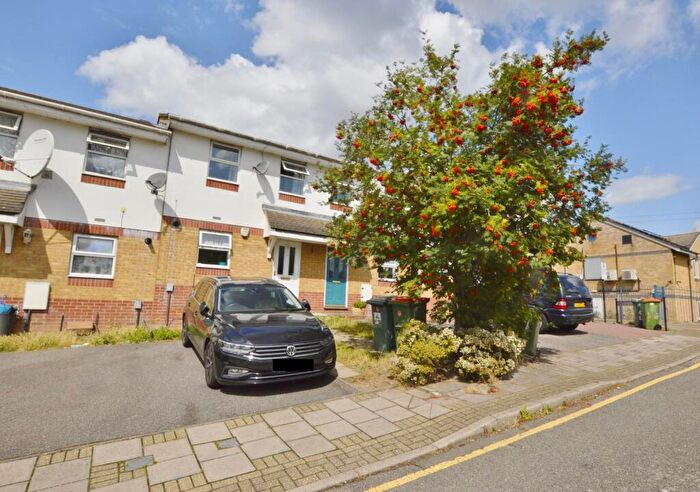 3 Bedroom House For Sale In Cow Leaze, Beckton, E6