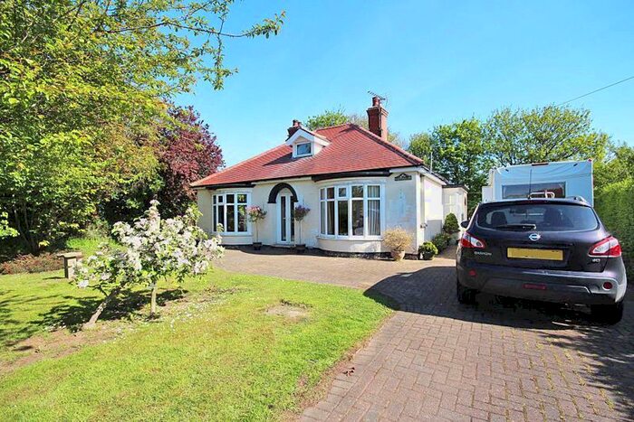 2 Bedroom Detached Bungalow For Sale In Warren Road, Saltfleet, Louth, LN11