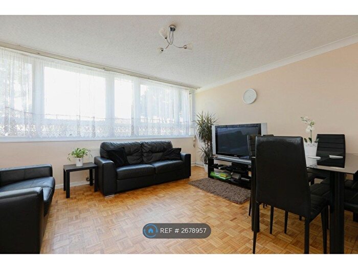 2 Bedroom Flat To Rent In Oxford Gardens, London, N21