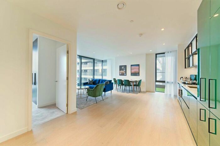 2 Bedroom Apartment To Rent In Hobart Building, Wardian, Canary Wharf, E14