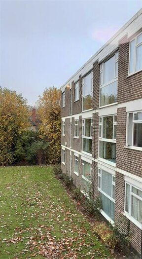 1 Bedroom Flat To Rent In Stratton Close, Canons Park, Edgware HA8
