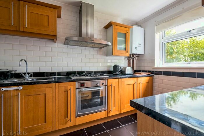 2 Bedroom Flat To Rent In Heath Edge, Forest Hill, London, SE26