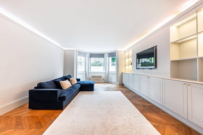 3 Bedroom Flat To Rent In Strathmore Gardens, Kensington, London, W8