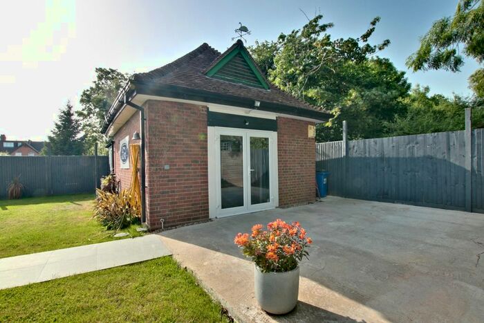 1 Bedroom Studio To Rent In Southborough Lane, Bromley, Kent, BR2