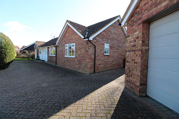 4 Bedroom Detached Bungalow For Sale In Beverley Gardens, Reading, RG10