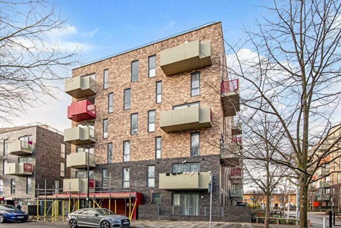 2 Bedroom Flat To Rent In Trafalgar Gardens, Stepney Green, E1