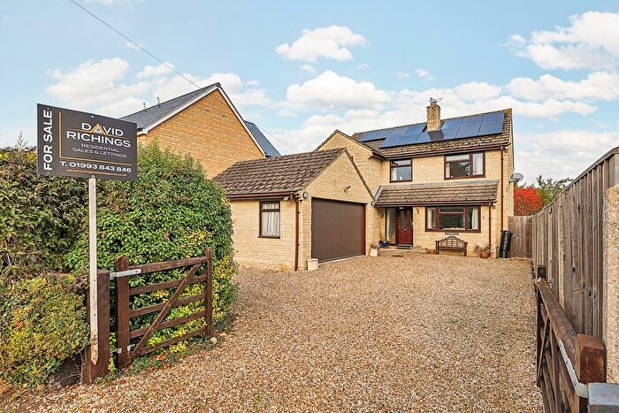 4 Bedroom Detached House For Sale In Arkell Avenue, Carterton, Oxfordshire, OX18