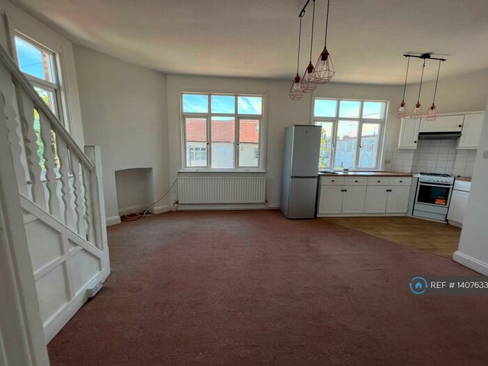 2 Bedroom Maisonette To Rent In Grassmead Avenue, Leigh-On-Sea, SS9