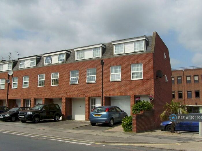 4 Bedroom Terraced House To Rent In Crown Lane, London, N14