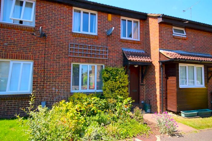 3 Bedroom Terraced House To Rent In Bradfield Close, Guildford, GU4