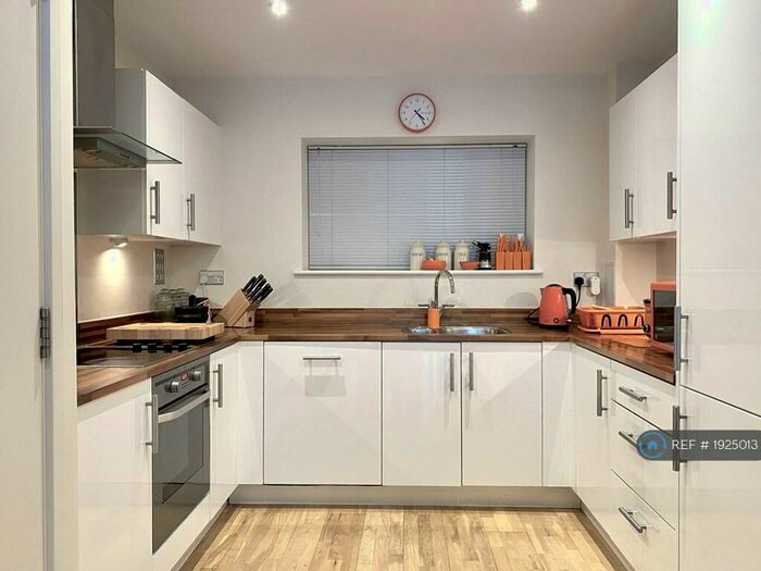 1 Bedroom Flat To Rent In Sun Passage, London, SE16