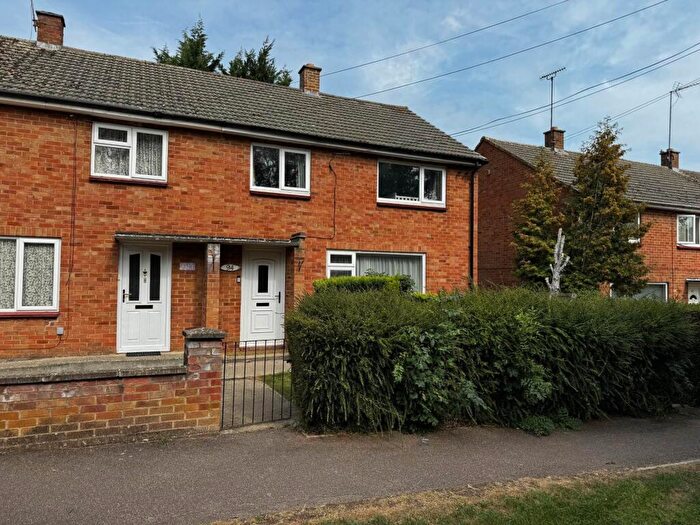 3 Bedroom Semi-Detached House For Sale In Woodgreen Avenue, Banbury, OX16