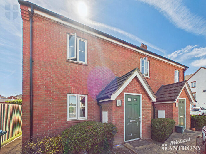 2 Bedroom Maisonette To Rent In Chappell Close, Aylesbury, Buckinghamshire, HP19