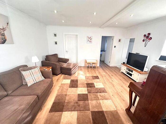 2 Bedroom Bungalow For Sale In Brandenburg Road, Canvey Island, SS8