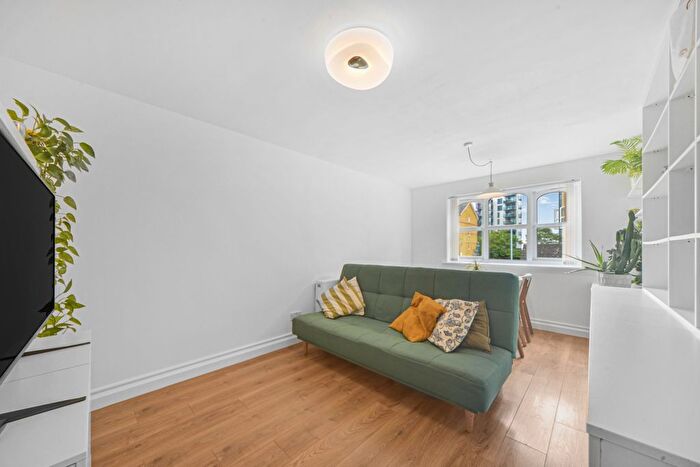 1 Bedroom Flat To Rent In Armoury Road, London, SE8