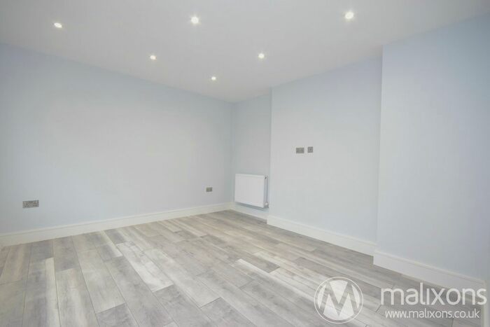 4 Bedroom Detached House To Rent In West Square, London, SE11