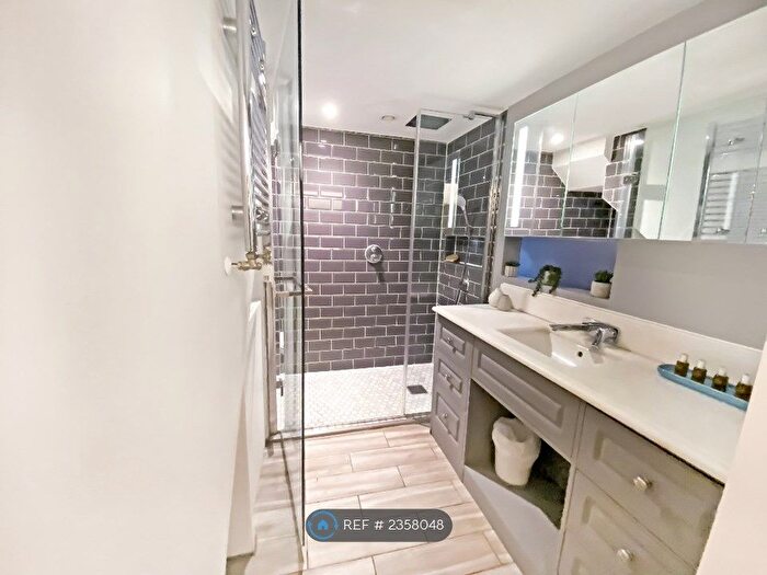 1 Bedroom Flat To Rent In Mcdonald Road, Edinburgh, EH7