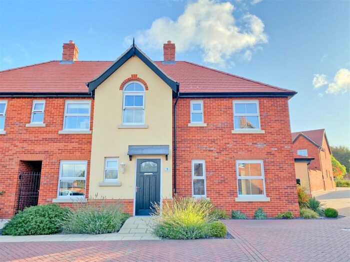 3 Bedroom Terraced House To Rent In Randall Crescent, Cromer, NR27