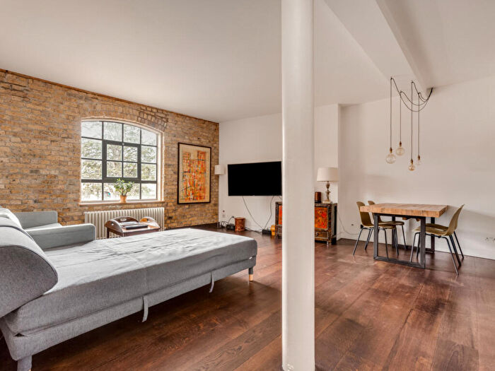 2 Bedroom Apartment For Sale In Battersea Square, London, SW11