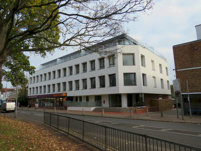 Flat To Rent In High Road, Broxbourne, EN10