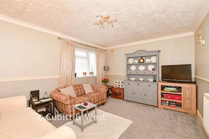 2 Bedroom Ground Maisonette For Sale In Gresham Avenue, Warlingham, Surrey, CR6