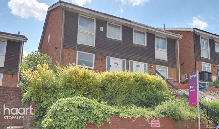 3 Bedroom Semi-Detached House For Sale In Devon Road, Luton, LU2