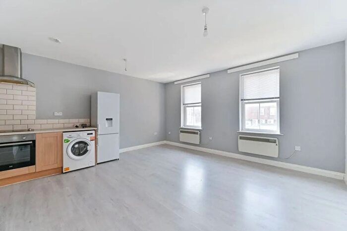 1 Bedroom Flat To Rent In Lower Road, Sutton, SM1