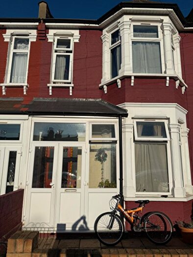 4 Bedroom Terraced House To Rent In East Avenue, Eastham, E12