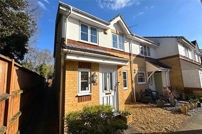 3 Bedroom End Of Terrace House To Rent In Richmond Close, Farnborough, Hampshire, GU14