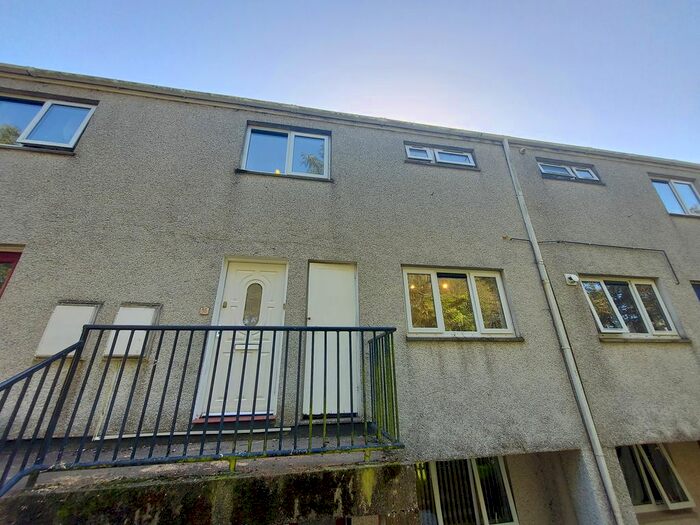 3 Bedroom Maisonette To Rent In Jack Stephens Estate, Penzance, TR18
