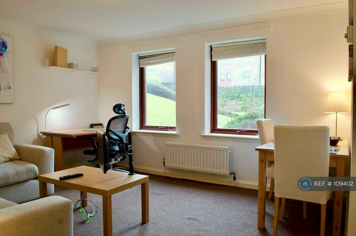 1 Bedroom Flat To Rent In North Werber Place, Edinburgh, EH4