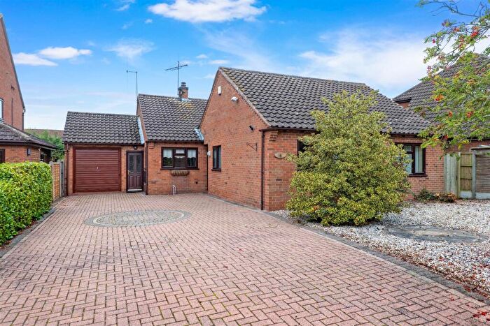 3 Bedroom Detached Bungalow For Sale In Gloster Gardens, Wellesbourne, Warwick, CV35
