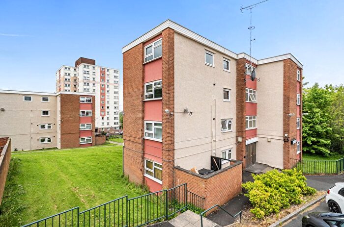 2 Bedroom Flat For Sale In East Court, Ebenezer Street, Farsley, Pudsey, LS28