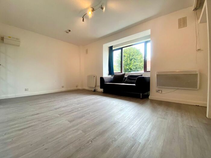 Studio To Rent In James House, Albert Road, Hayes, UB3