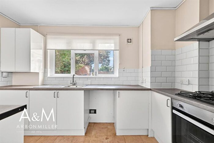 2 Bedroom Flat For Sale In Bullen Court, New North Road, Hainault, IG6