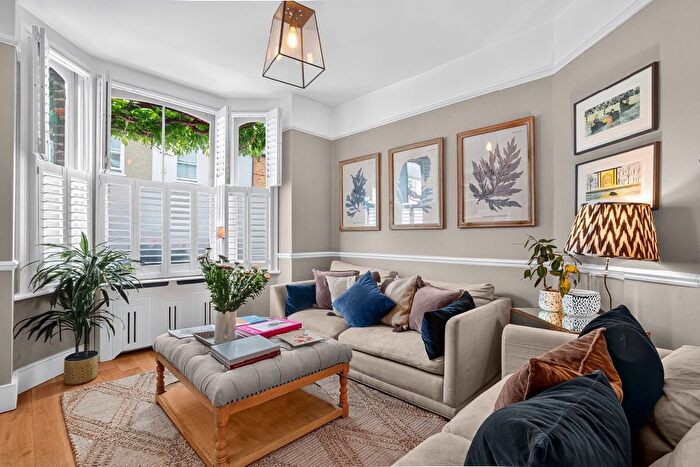 3 Bedroom Semi-detached House For Sale In Kings Road, SW14