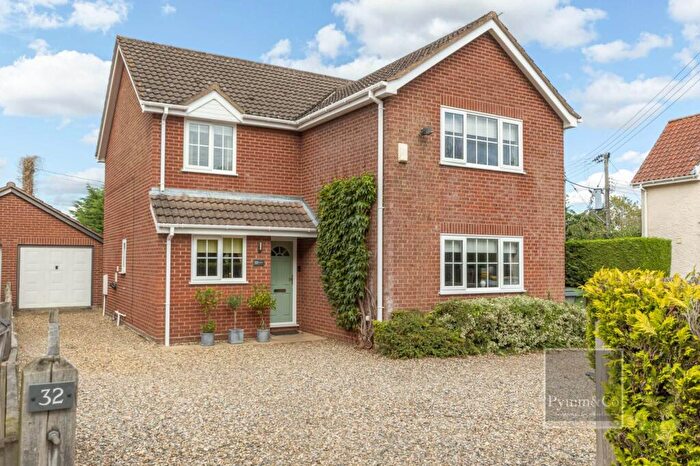 4 Bedroom Detached House For Sale In Taverham Road, Felthorpe, NR10