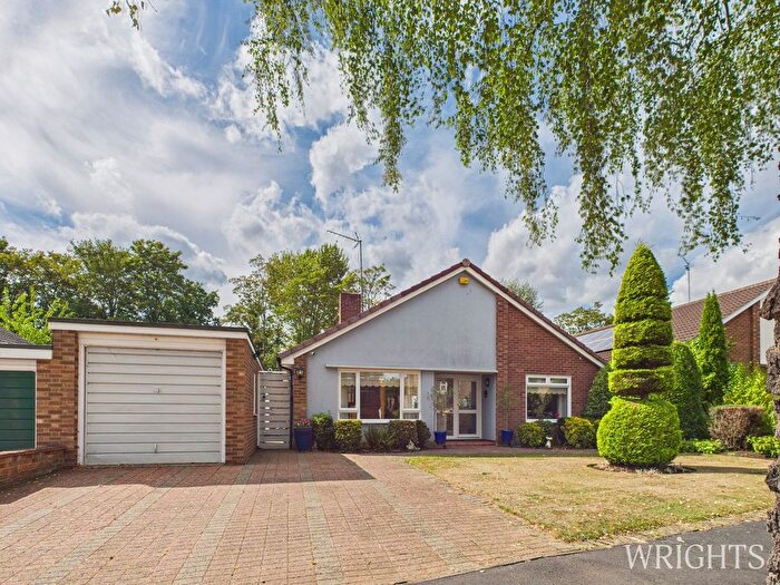 3 Bedroom Bungalow For Sale In The Ryde, Hatfield, AL9