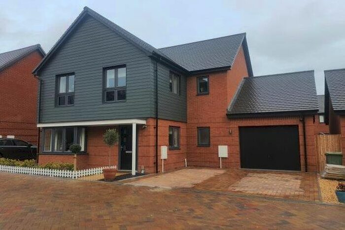 4 Bedroom Property To Rent In Claudia Gardens, Dunstable, LU5